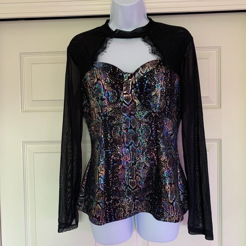 Venus long sleeve shirt. Size medium